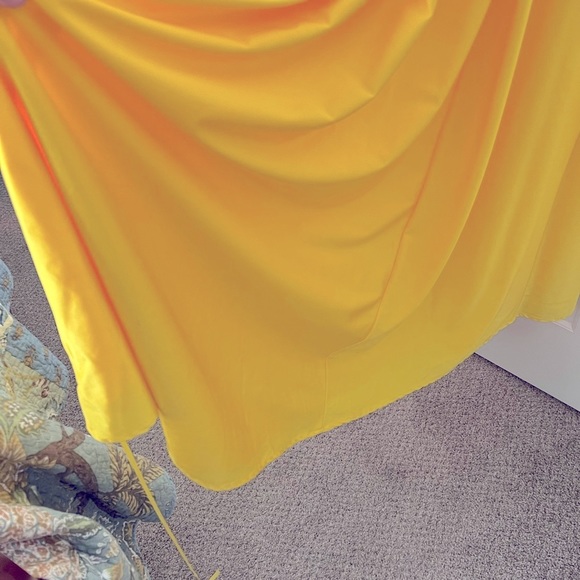 Long, trailing Prom Dress - Picture 6 of 8